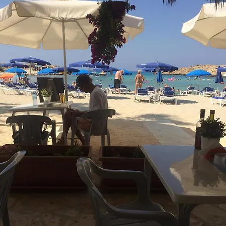 House On The Beach شقة